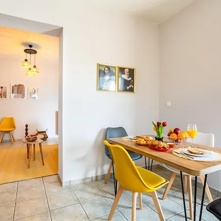 Jason Escape - Cozy Urban Gem Holiday home Kalamata