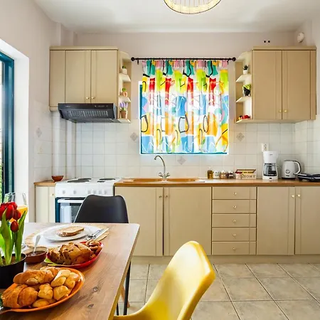 Jason Escape - Cozy Urban Gem Holiday home Kalamata