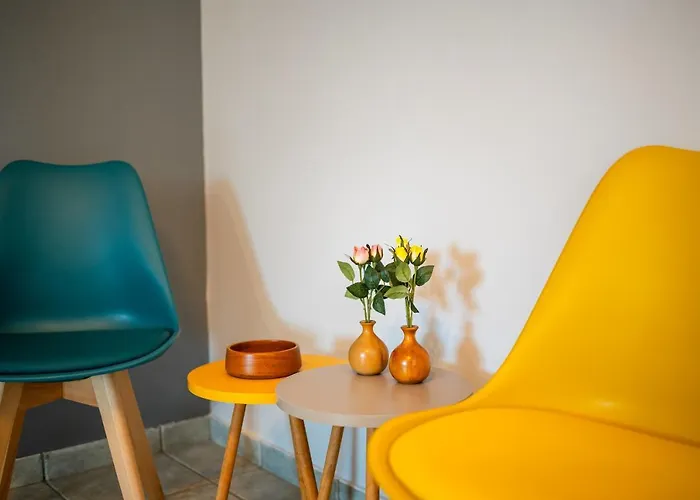 Jason Escape - Cozy Urban Gem * Calamata