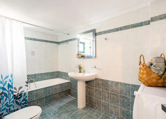 Jason Escape - Cozy Urban Gem * Calamata